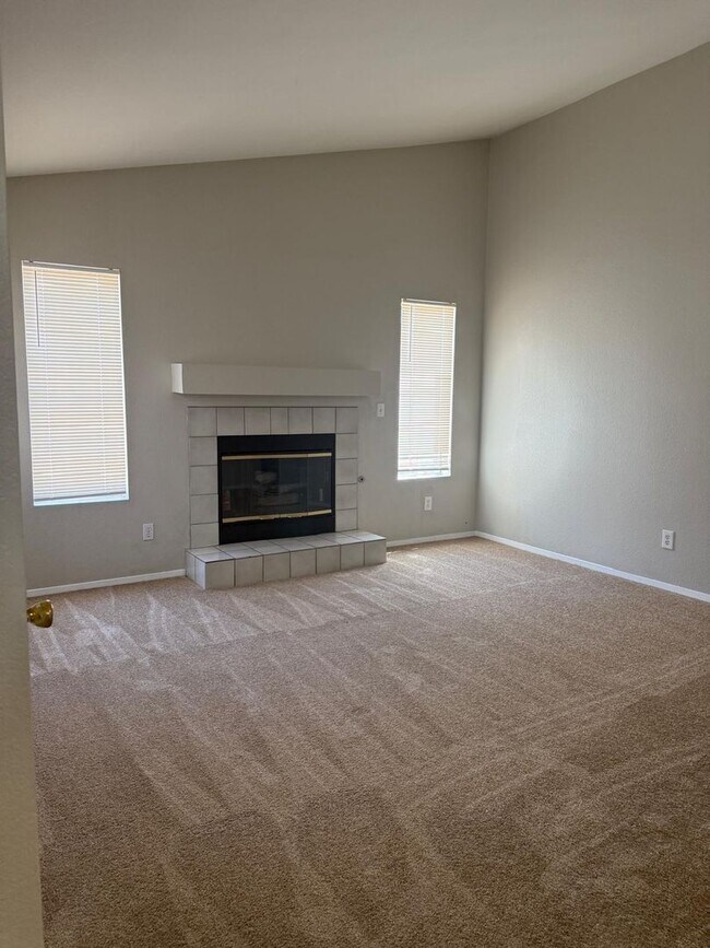 Building Photo - Ready for Move In.  One Month Free Rent