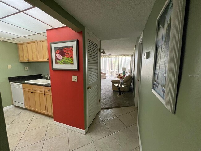 Foto del edificio - 14130 Rosemary Ln