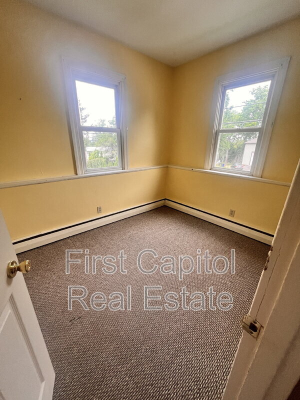 Primary Photo - 923 Greenbriar Rd