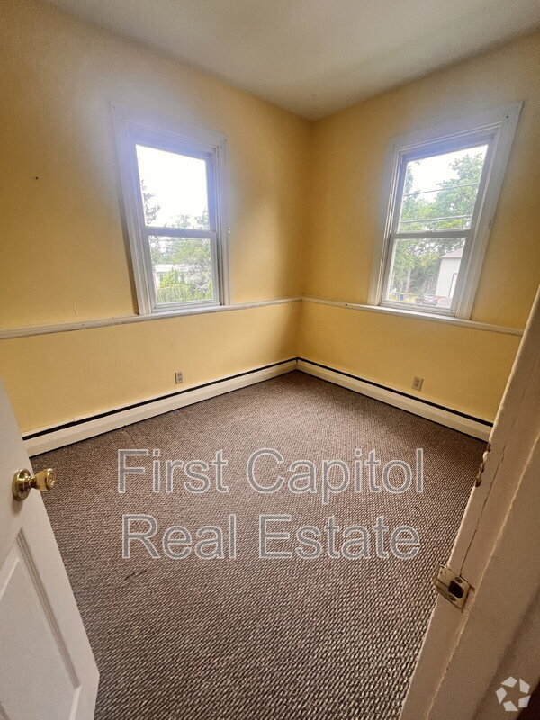 Building Photo - 923 Greenbriar Rd