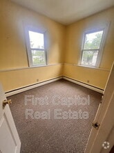 Building Photo - 923 Greenbriar Rd