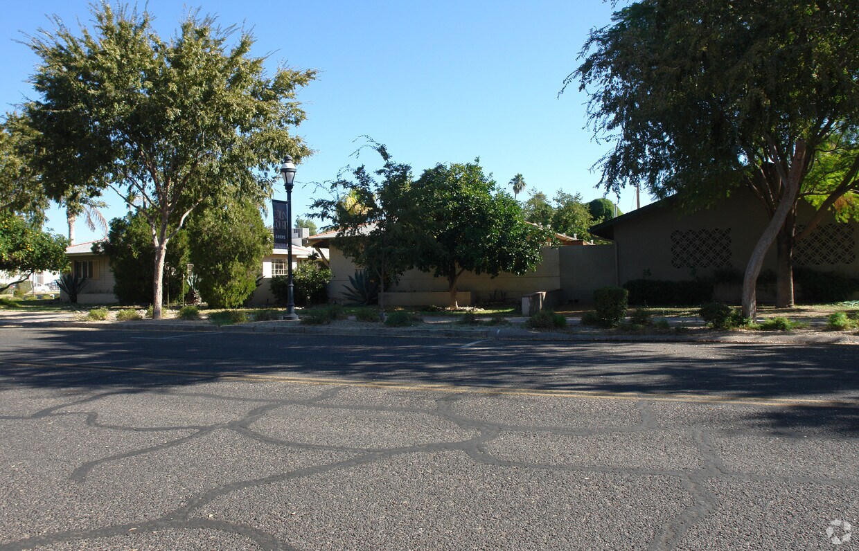 Building Photo - 7154 N 57th Ave