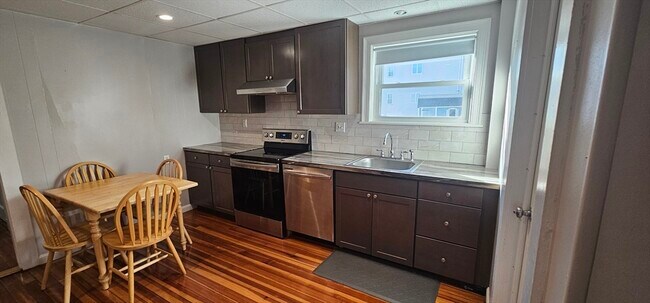 Foto del edificio - 169 Colburn St