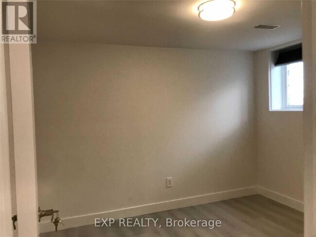 Building Photo - 421 Woodcrest Ave