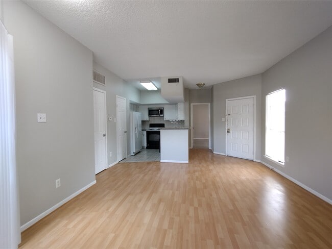Building Photo - 10855 Meadowglen Ln