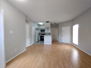 Building Photo - 10855 Meadowglen Ln