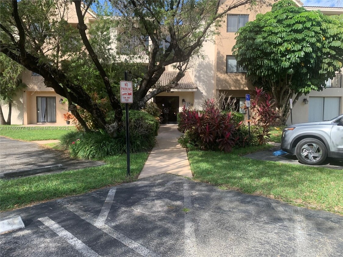 Primary Photo - 10001 W Atlantic Blvd