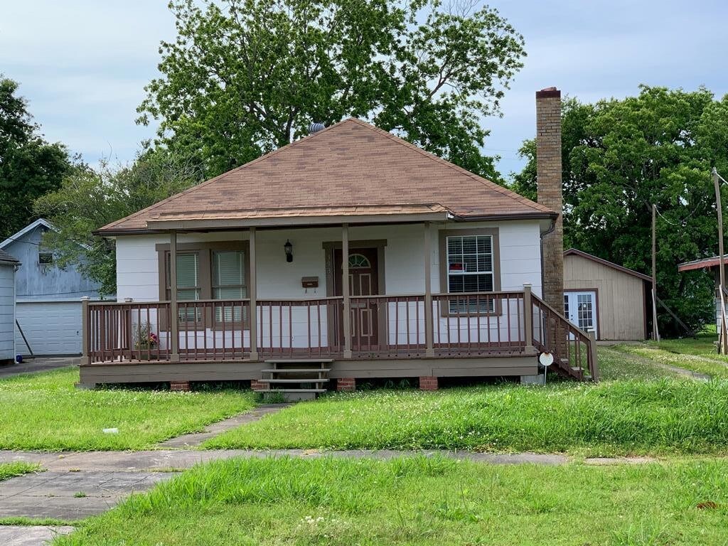 Foto principal - 3939 Lakeshore Dr