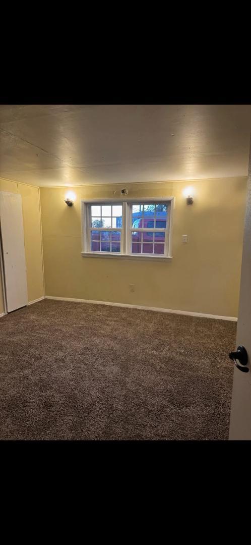 Building Photo - 318 1/2 W 5th St