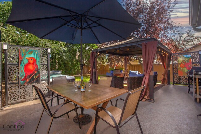 Photo du bâtiment - 17608-17693 93 Ave NW