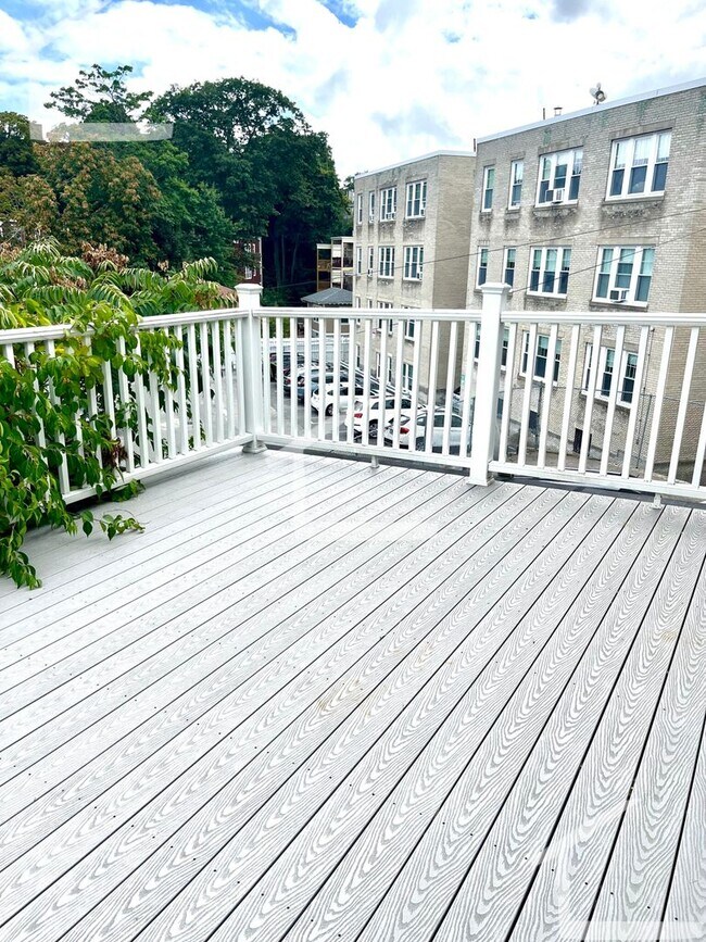 Building Photo - Amazing Allston 3 Bed 1 Bath Laundry in unit
