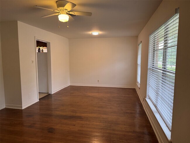 Foto del edificio - 4013 Newshire Dr