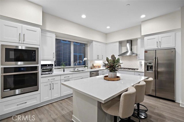 Building Photo - 769 Doheny Way