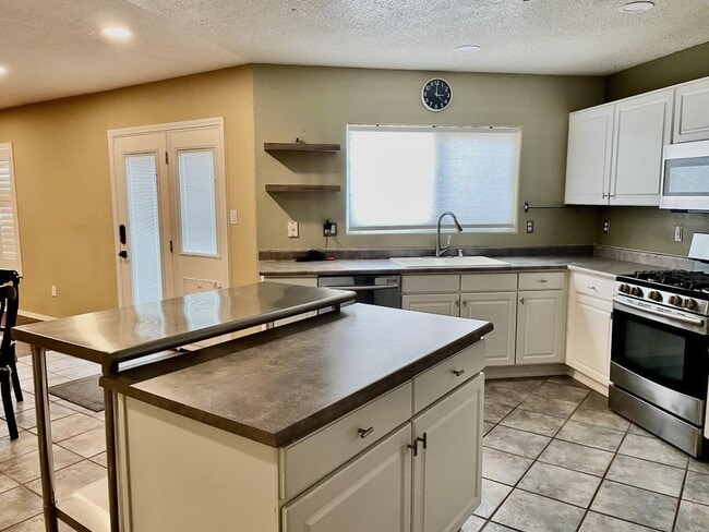 Foto del edificio - 12408 Mangas Trail NE