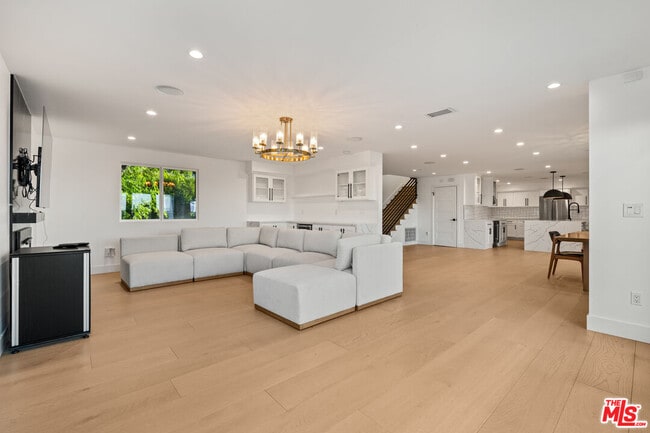Building Photo - 15655 Castlewoods Dr