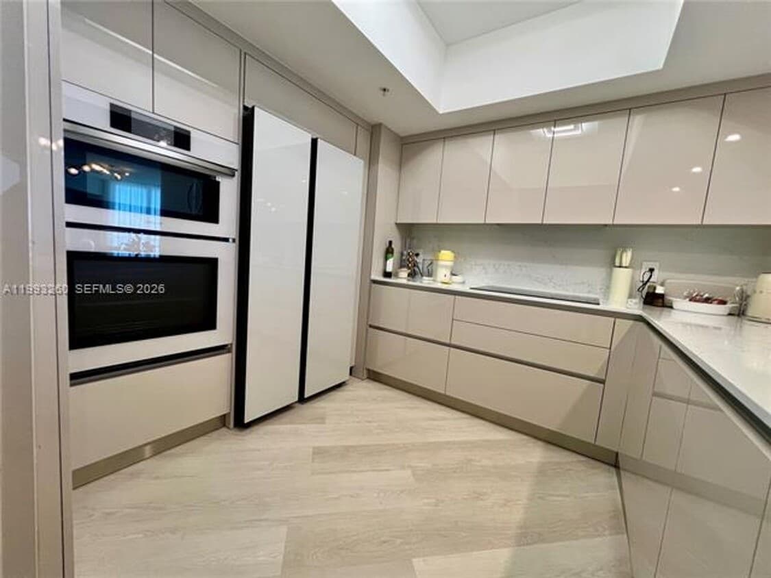 Photo - 16699 Collins Ave appt 2010 (A11993260)