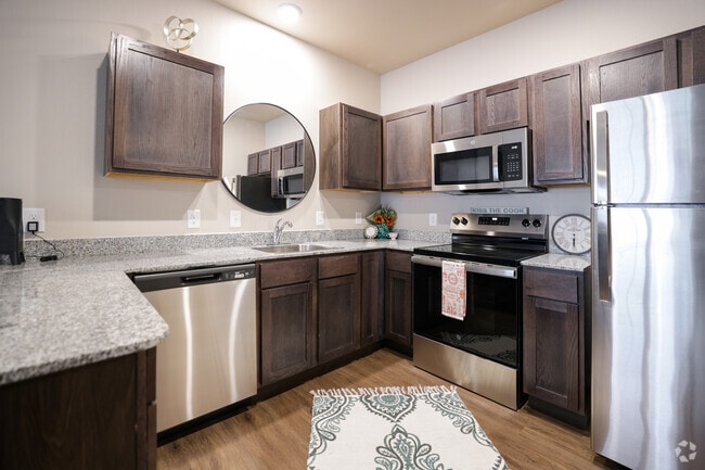 2BR, 2BA - 1093SF - Kitchen - The Greens at Broken Arrow I, II,III, and IV