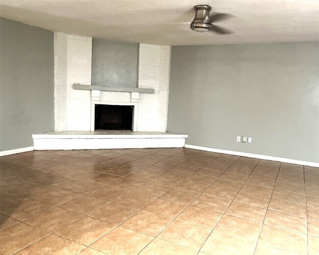 Building Photo - 14443 Edenglen Dr