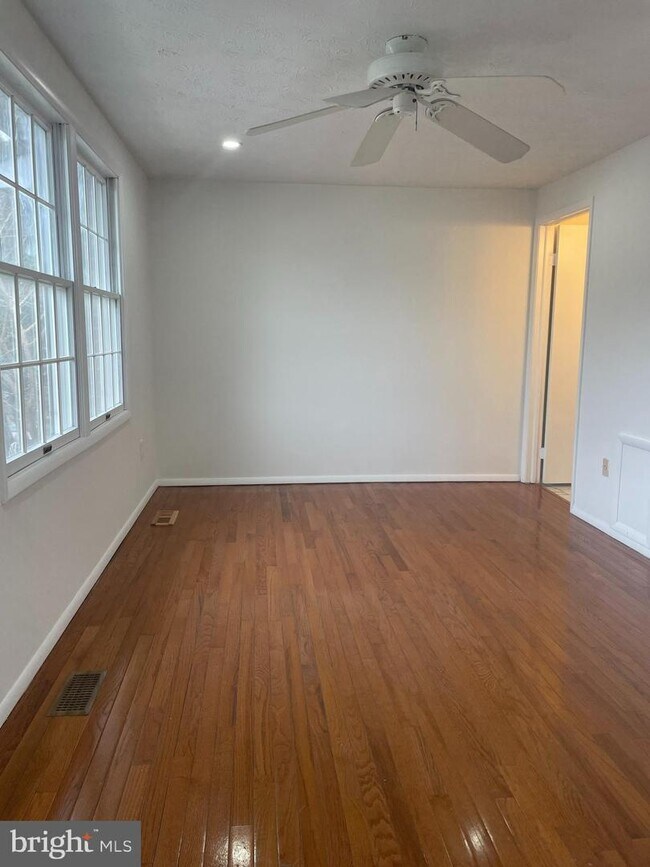 19 Farmcrest Ct, Silver Spring, MD 20905 Townhome Rentals in Silver