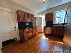 Building Photo - 11 Fairfield St