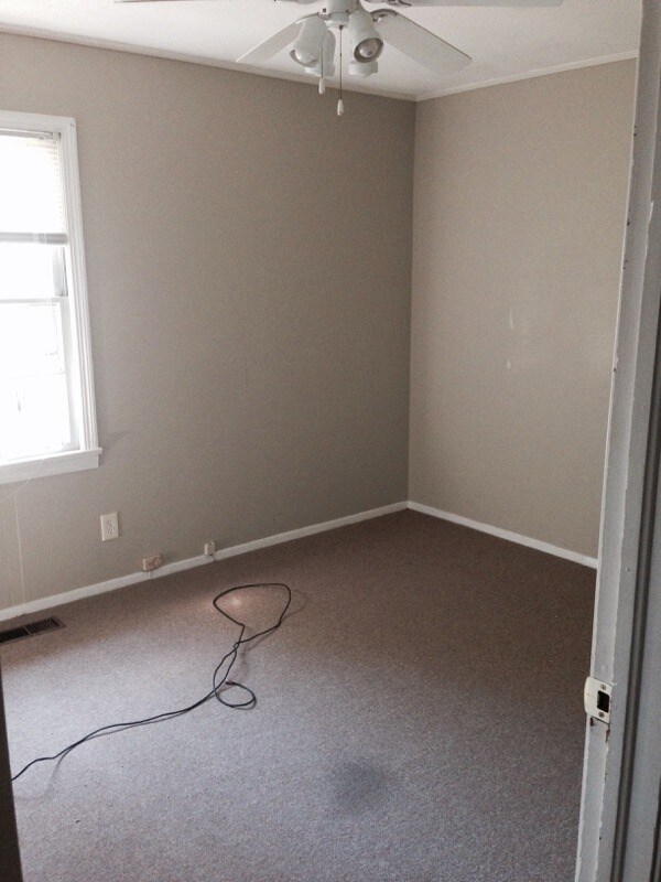 Building Photo - 1602 18th E Ave