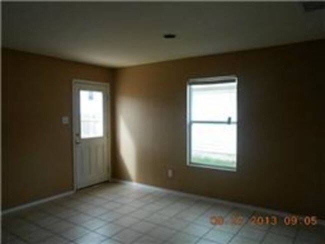 Building Photo - 725 Santa Rosa Dr