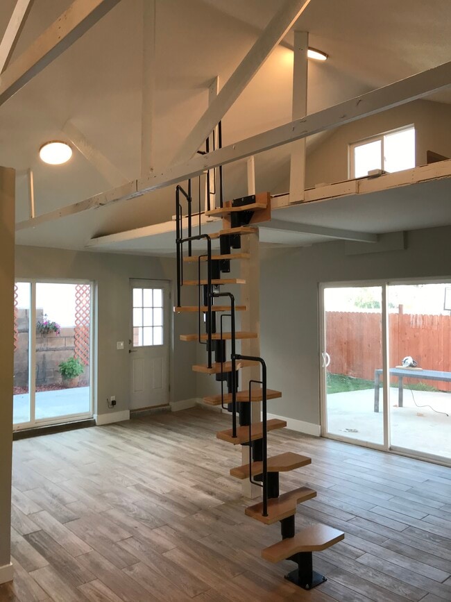 Building Photo - 706 Vale View Dr