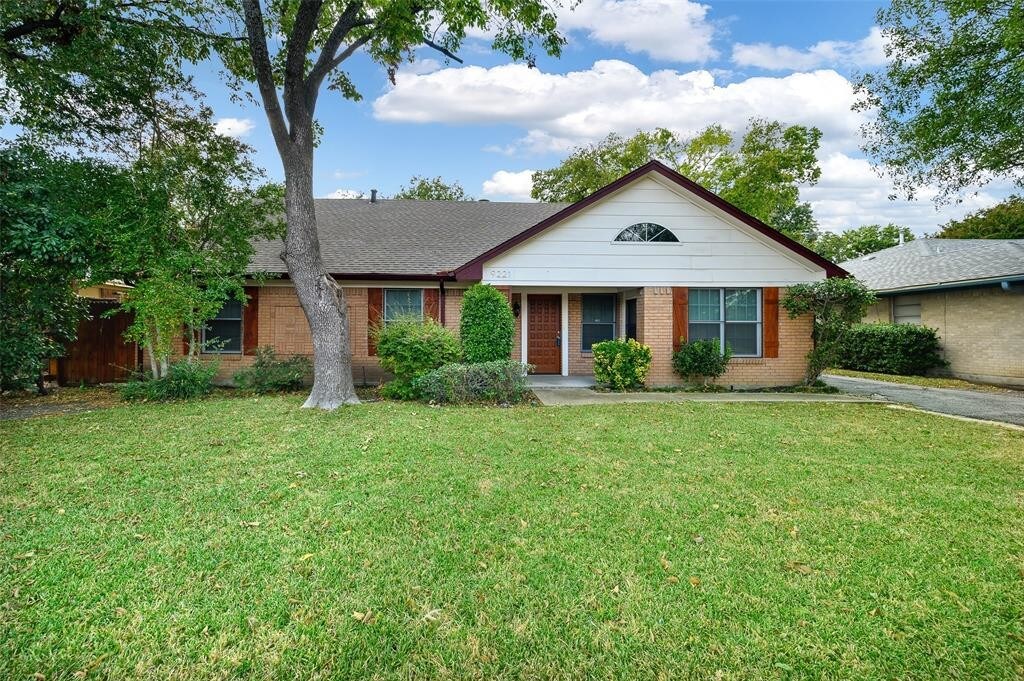 Primary Photo - 9221 Plano Rd