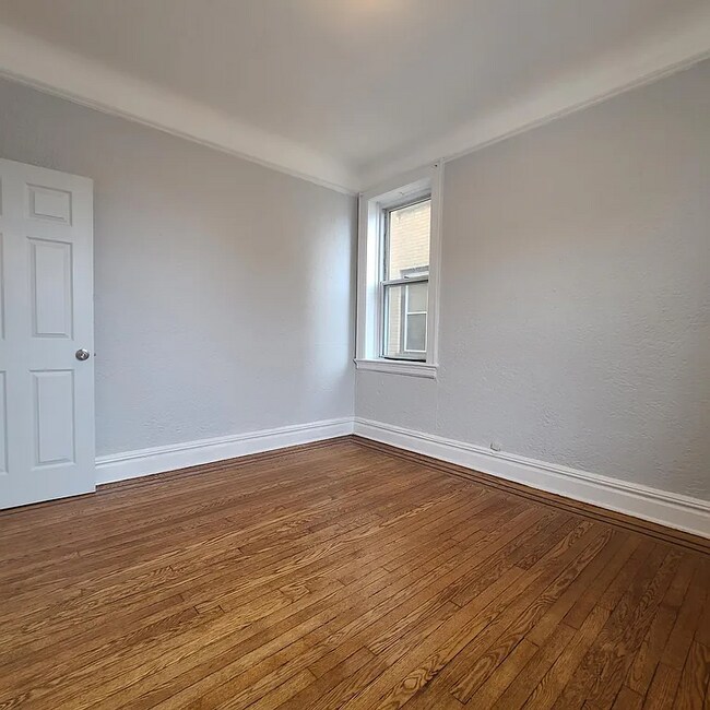 Foto del edificio - 6015 Boulevard E