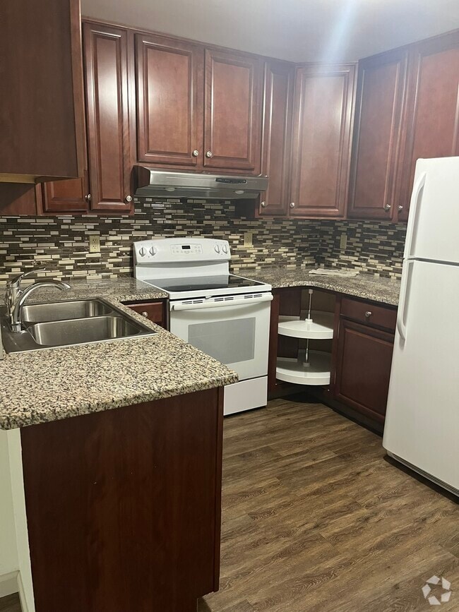 Building Photo - 3405 Sullivan Trl