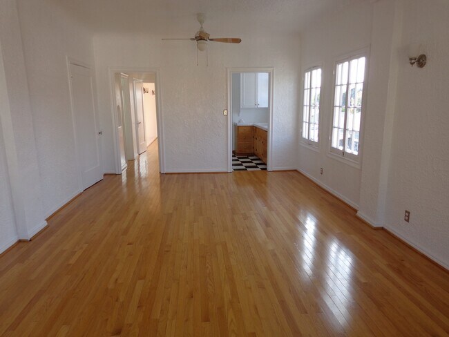 Building Photo - 1173 N Normandie Ave