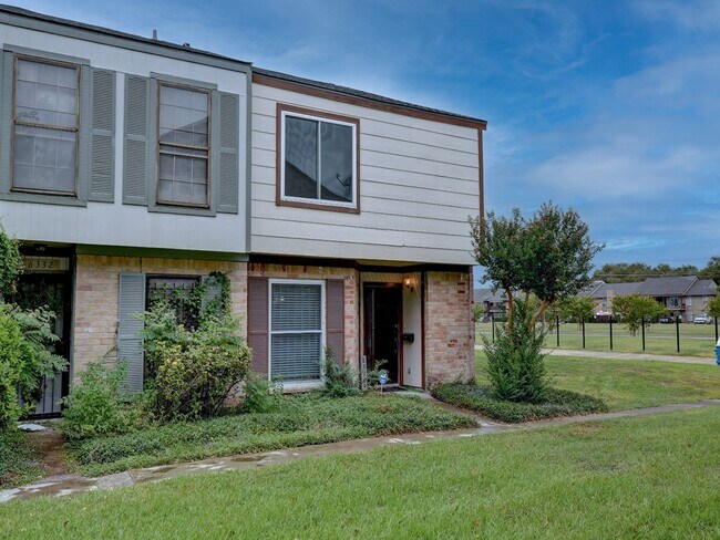 Foto del edificio - 6330 Creekbend Dr