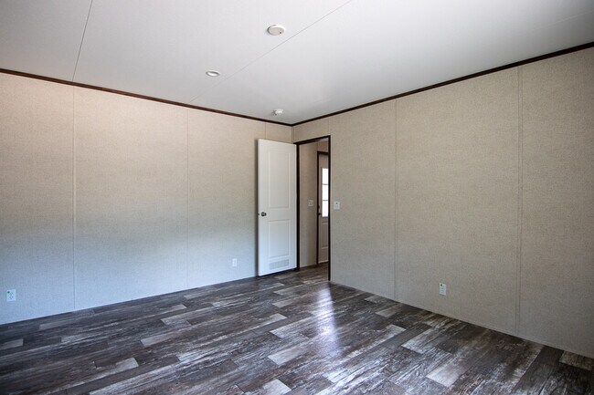 Building Photo - 10002 Sweetgum Ln