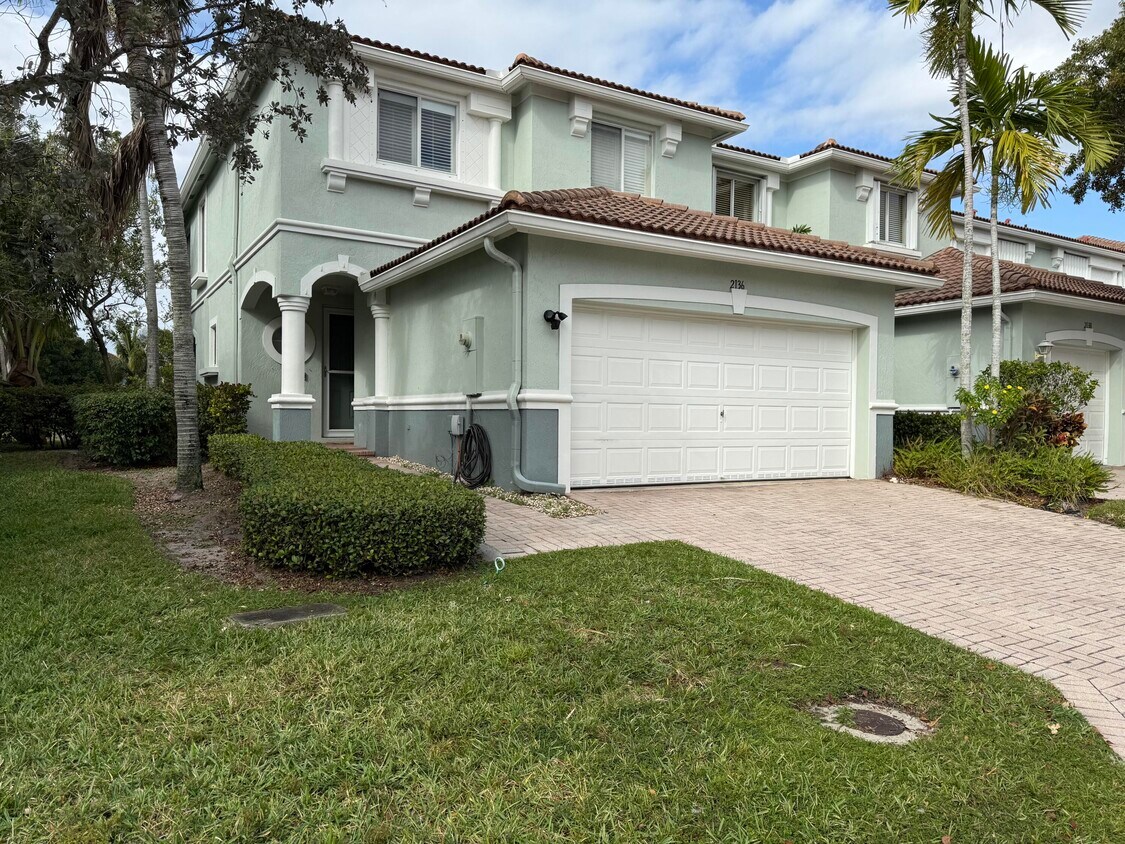 Primary Photo - 2136 Oakmont Dr