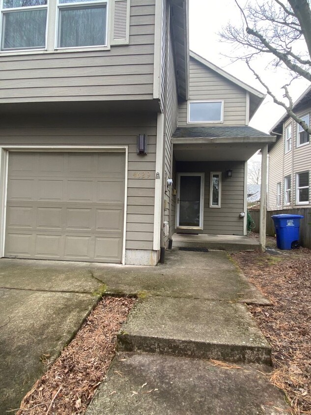 Foto principal - Alberta Arts Townhouse 3 bedroom 2.5 bathr...