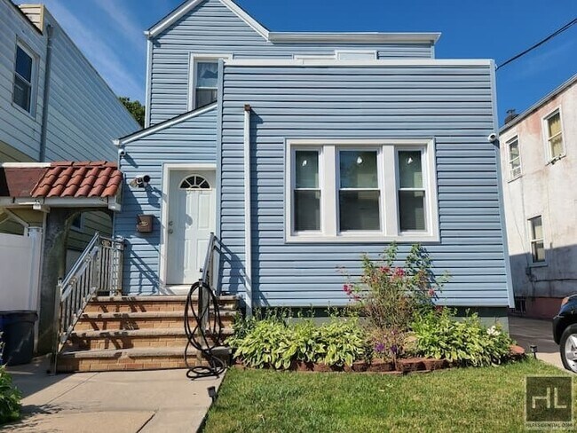 Building Photo - MENTONE AVENUE