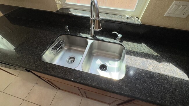 Building Photo - 2501 Chuck Hammond Dr