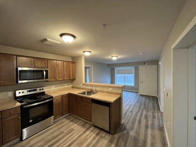 Cocina y sala de estar - Swanzey West Apartments