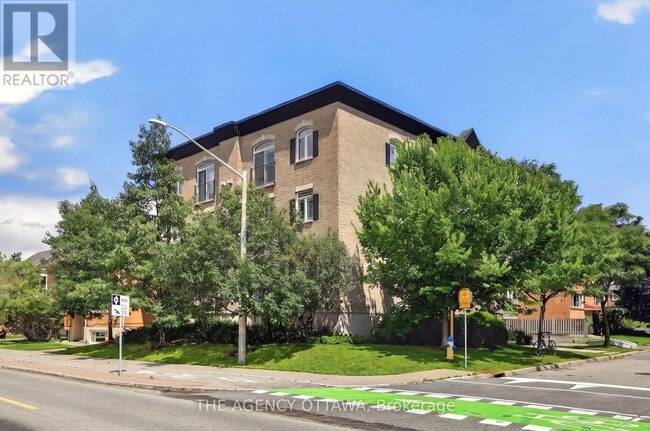 Building Photo - 711 Churchill Ave N