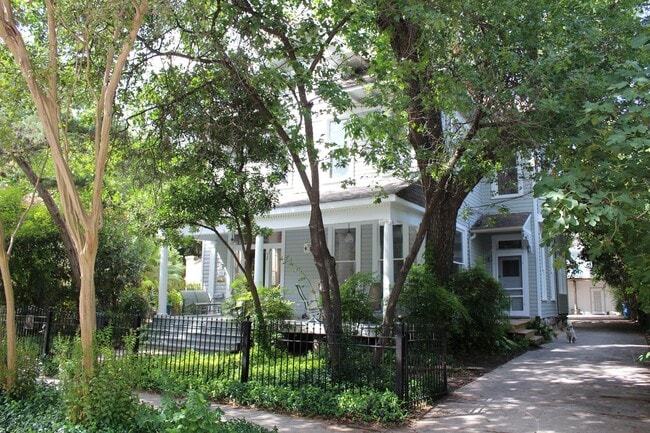 Photo - 215 Beauregard St House