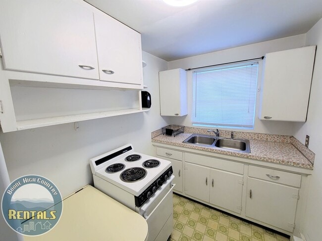 Foto del edificio - 915 Blowing Rock Rd