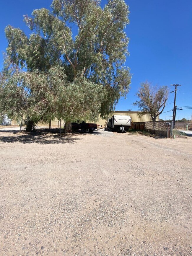 Foto del edificio - 415 W Ridgecrest Blvd