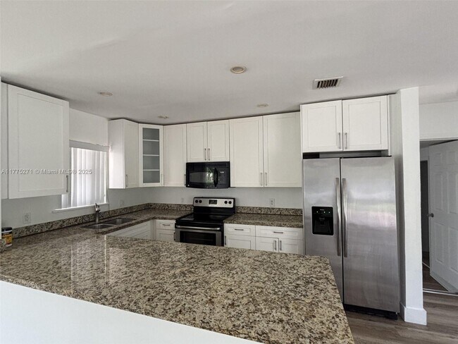 Foto del edificio - 2449 SW 7th St