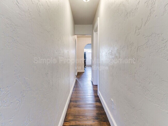 Foto del edificio - 946 East Dr