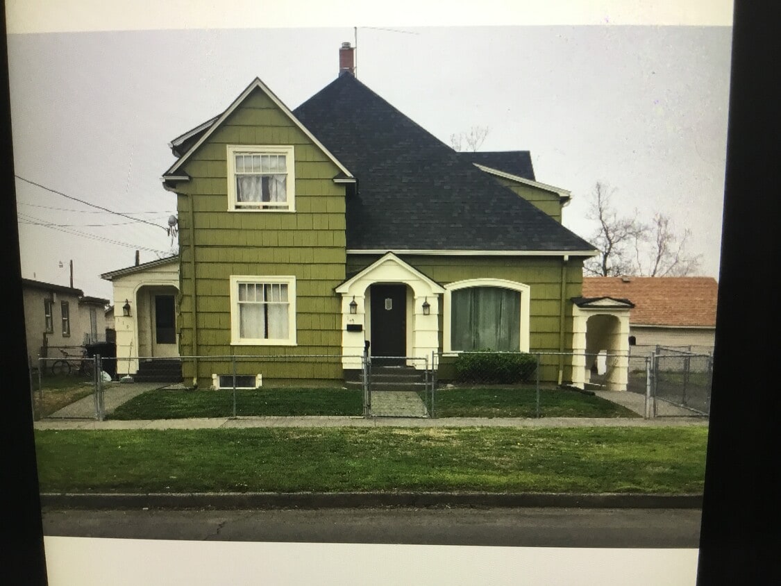 121 E Sumach St Unit Sumach, Walla Walla, WA 99362 Apartments in