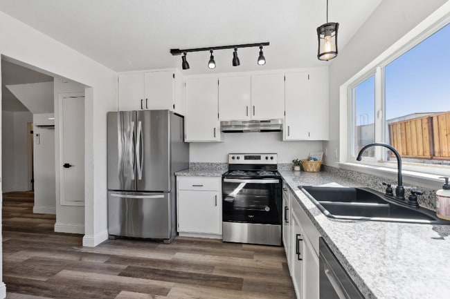 Building Photo - 1709 Noia Ave