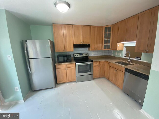 Building Photo - 5512 Cheshire Meadows Way