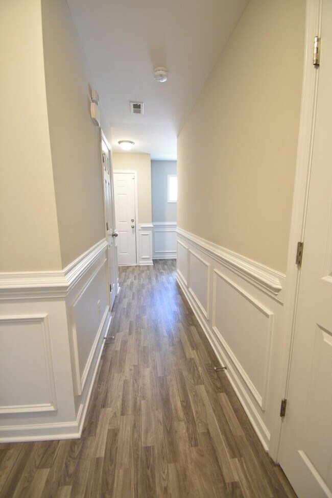 Building Photo - First Two Weeks Rent Free!! 3 Bedroom 2.5 ...