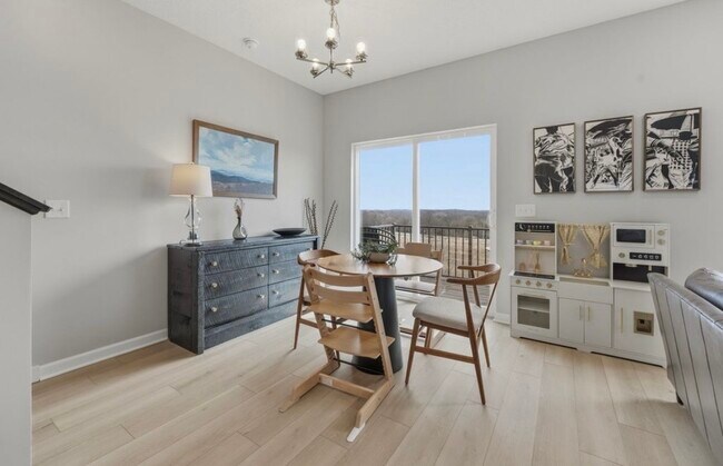Building Photo - 6719 Bluestem Way