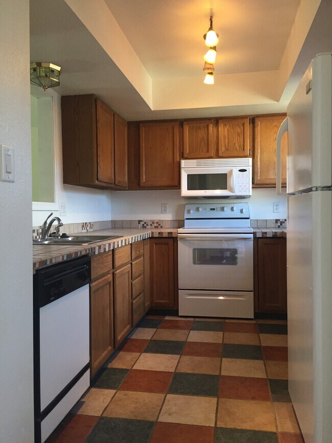 kitchen - 2409 E 16th St